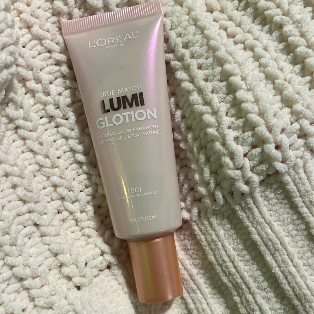 COPY - L’ORÉAL True match LUMI GLOTION. Natural glow enhancer, In color 901 Fai…